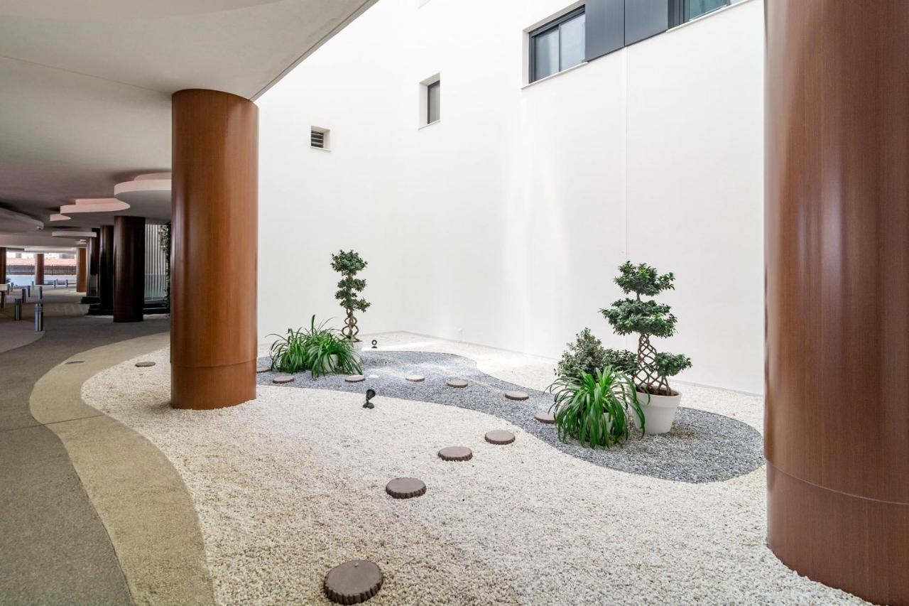 Inf32L- Modern City Apartment, Families Only Естепона Екстер'єр фото